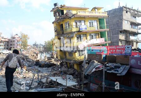 Kathmandu, Nepal. 30. April 2015. Viele Gebäude und Häuser haben Sie Ursache durch ein Erdbeben gefallen. Das 2015 Nepal Erdbeben, das geglaubt wird, um mehr als 6.100 Tote ab 29. April 2015, ereignete sich um 11:56 am 25 April Moment Magnitude 7.8 oder 8.1 mit NST. Bildnachweis: Prabhat Kumar Verma/Pacific Press/Alamy Live-Nachrichten Stockfoto