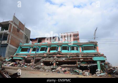 Kathmandu, Nepal. 30. April 2015. Viele Gebäude und Häuser wurden durch ein Erdbeben zerstört. Das 2015 Nepal Erdbeben, das geglaubt wird, um mehr als 6.100 Tote ab 29. April 2015, ereignete sich um 11:56 am 25 April Moment Magnitude 7.8 oder 8.1 mit NST. Bildnachweis: Prabhat Kumar Verma/Pacific Press/Alamy Live-Nachrichten Stockfoto