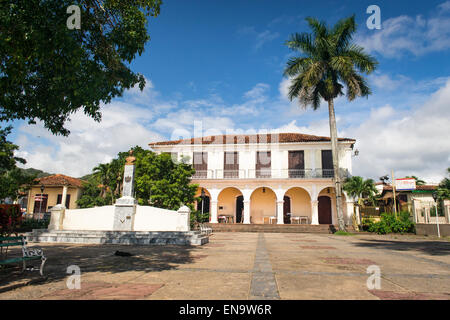 Kuba-Vinales Ortszentrum Zentrum Parque Marti einmal Colonia Espanola jetzt Casa De La Cultura Ausstellungshalle Stockfoto