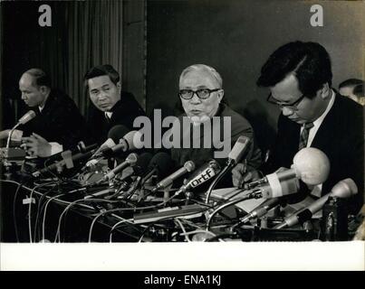 Datei. 30. April 2015. Der Vietnam-Krieg, auch bekannt als die zweiten Indochina-Krieg, und auch in Vietnam bekannt als Widerstand Krieg gegen Amerika oder einfach den amerikanischen Krieg, war eine Ära des Kalten Krieges Stellvertreter-Krieg, der in Vietnam, Laos und Kambodscha ab November 1955 bis zum Fall von Saigon am 30. April 1975 stattgefunden. Im Bild: 16. Juni 1973 - nach der Unterzeichnung der Friedensabkommen für Vietnam, der Vertreter von Hanoi, Le Duc Tho, eine Pressekonferenz im internationalen Konferenzzentrum auf der Avenue Kleber. © Keystone Bilder USA/ZUMAPRESS.com/Alamy Live-Nachrichten Stockfoto