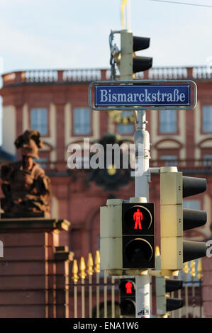 Ampel vor Palast, Mannheim, Baden-Württemberg, Deutschland Stockfoto