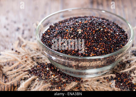 Teil des ungekochten schwarze Quinoa (detaillierte Nahaufnahme erschossen) Stockfoto