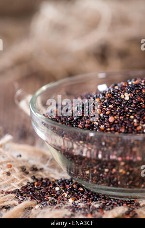 Teil des ungekochten schwarze Quinoa (detaillierte Nahaufnahme erschossen) Stockfoto