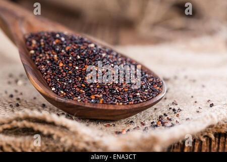 Teil des ungekochten schwarze Quinoa (detaillierte Nahaufnahme erschossen) Stockfoto