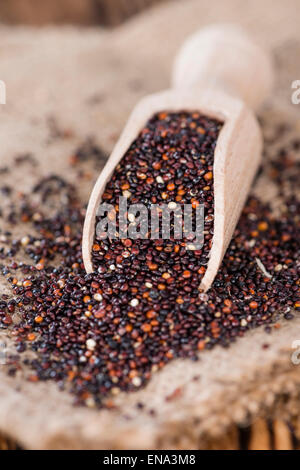 Teil des ungekochten schwarze Quinoa (detaillierte Nahaufnahme erschossen) Stockfoto