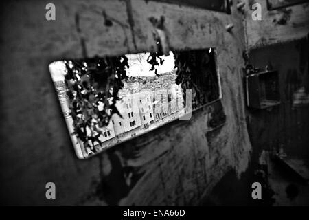 Palästina. 22. März 2011. Ein Blick auf die alte Stadt Hebron von innen einen vakanten israelischen Wartturm. 22. März 2011. Westjordanland, Palästina. © Gabriel Romero/ZUMA Draht/Alamy Live-Nachrichten Stockfoto