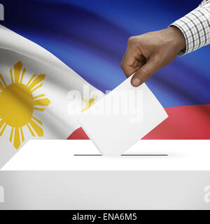 Urne mit Flagge auf Hintergrund - Philippinen Stockfoto