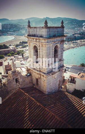 Glockenturm, Penyscola Dorfansichten von der Burg, Provinz Valencia, Spanien Stockfoto