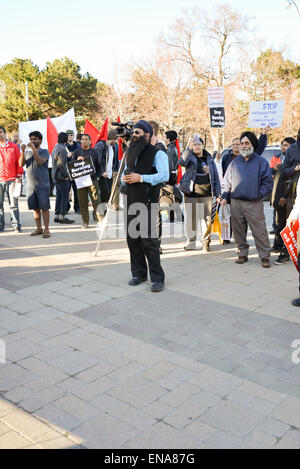 Eine Gruppe von rund 100 Demonstranten Sikh inszenierte eine Demonstration in der Nähe auf der Princes Gate, einen kurzen Spaziergang vom wo Modi festgelegt ist Stockfoto