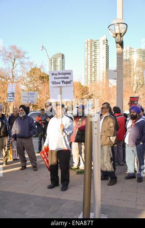 Eine Gruppe von rund 100 Demonstranten Sikh inszenierte eine Demonstration in der Nähe auf der Princes Gate, einen kurzen Spaziergang vom wo Modi festgelegt ist Stockfoto