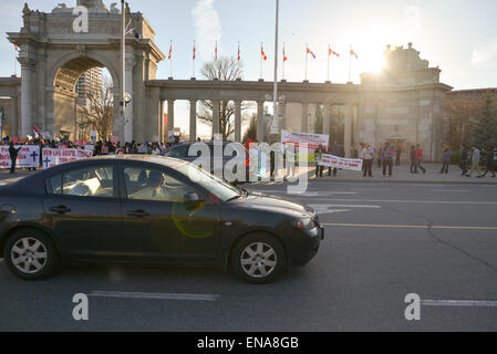 Eine Gruppe von rund 100 Demonstranten Sikh inszenierte eine Demonstration in der Nähe auf der Princes Gate, einen kurzen Spaziergang vom wo Modi festgelegt ist Stockfoto