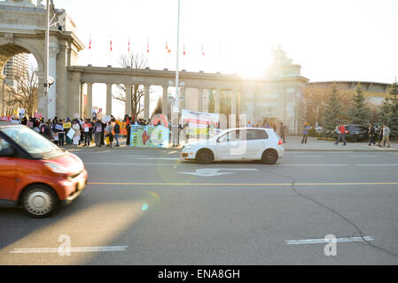 Eine Gruppe von rund 100 Demonstranten Sikh inszenierte eine Demonstration in der Nähe auf der Princes Gate, einen kurzen Spaziergang vom wo Modi festgelegt ist Stockfoto