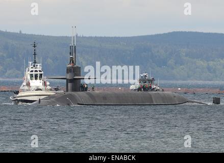 US Navy Ohio-Klasse ballistische Rakete u-Boot USS Alabama zurück zum Heimathafen Naval Base Kitsap nach einer strategischen Abschreckung Patrouille 23. April 2015 in Bangor, Washington. Stockfoto