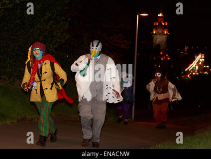 Edinburgh, UK. 30. April spricht als eine traditionelle Zeremonie Beltane statt Calton Hill die Sommersaison und die Wintersaison zu verlassen. Pako Mera/Alamy Live-Nachrichten. Stockfoto