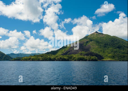 Der aktive Insel Vulkan Banda in der Provinz Maluku Indonesien Stockfoto