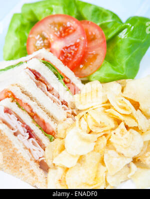 Türkei Club Sandwich mit Pommes frites Stockfoto