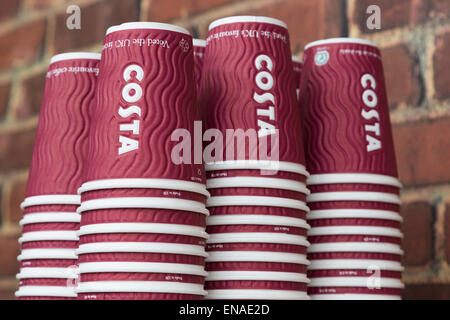Costa Coffee-Shop Papier Tassen, London Coffee Festival, London, England, Vereinigtes Königreich Stockfoto