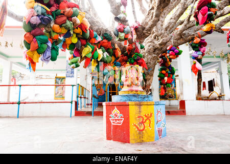 Wünschen Sie Baum und Schrein im Durgadevi Tempel, Anegundi.