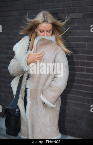 Carol Vorderman außerhalb ITV Studios mit: Carol Vorderman wo: London, Vereinigtes Königreich bei: 27. Oktober 2014 Stockfoto