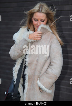 Carol Vorderman außerhalb ITV Studios mit: Carol Vorderman wo: London, Vereinigtes Königreich bei: 27. Oktober 2014 Stockfoto