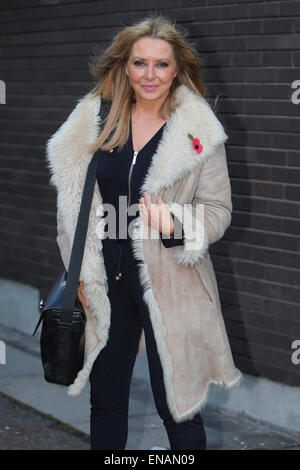 Carol Vorderman außerhalb ITV Studios mit: Carol Vorderman wo: London, Vereinigtes Königreich bei: 27. Oktober 2014 Stockfoto