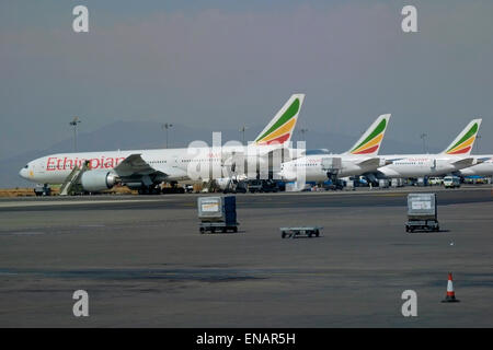 Die Flotte der Boeing 777 von Ethiopian Airlines steht auf dem Asphalt des internationalen Flughafens Bole in Addis Abeba Äthiopien Afrika Stockfoto
