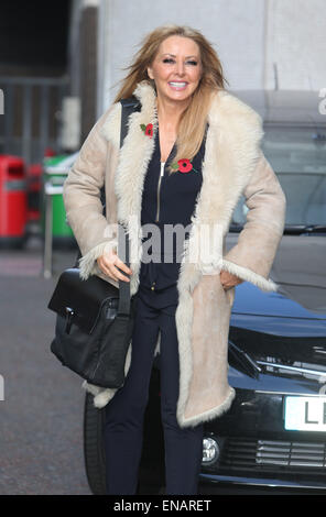 Carol Vorderman außerhalb ITV Studios mit: Carol Vorderman wo: London, Vereinigtes Königreich bei: 27. Oktober 2014 Stockfoto