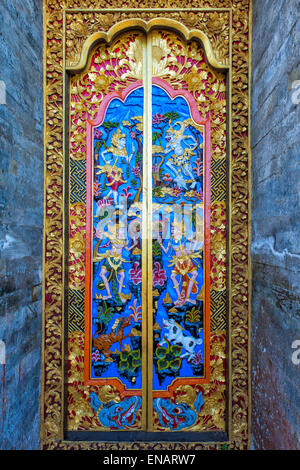 Geschnitzte Tür, Pura Ulun Danu Batur Tempel, Bali, Indonesien Stockfoto