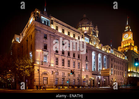 Nachtansicht der HSBC-Gebäude direkt neben dem Bund in Shanghai. Stockfoto