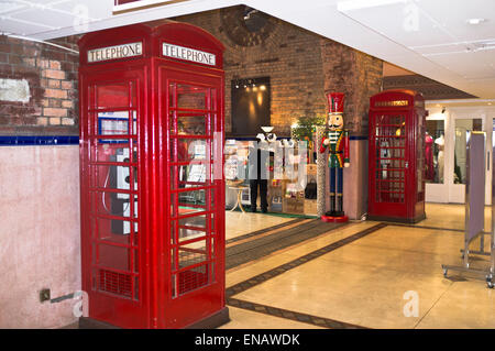 Dh westlichen Markt Sheung Wan in Hongkong britischen roten Telefonzellen Markt shop Stände box Stockfoto