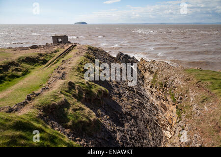 Der Suchscheinwerfer und Artillerie Gehäuse an Brean unten Fort in der Nähe von Weston-Super-Mare in Somerset, Großbritannien Stockfoto