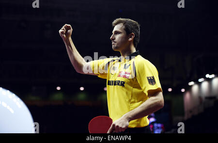 Suzhou, China Jiangsu Provinz. 1. Mai 2015. Deutschlands Timo Boll feiert nach der Herren Einzel gegen Wong Chun Ting von Hong Kong China bei der 53. Tischtennis-Weltmeisterschaft in Suzhou, Stadt der Osten Chinas Jiangsu Provinz, am 1. Mai 2015-Spiel. Bildnachweis: Li Xiang/Xinhua/Alamy Live-Nachrichten Stockfoto