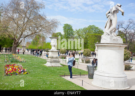 Der Jardin des Tuileries oder Jardin des Tuileries ist eine große Grünanlage in Paris, Frankreich Stockfoto
