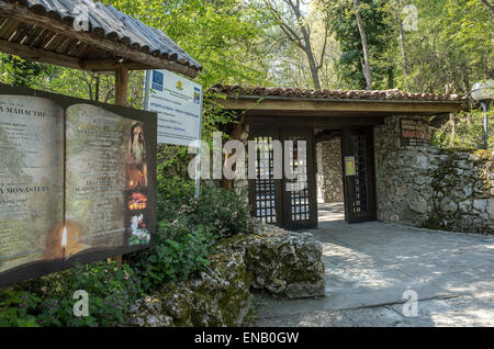 Eingang zum Aladzha (aladja) mittelalterliche Rock cave Klosteranlage in Bulgarien Stockfoto