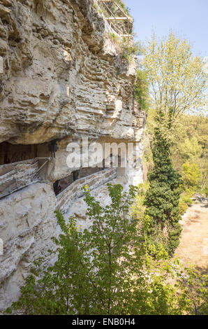 Felsen mit Höhlen der Aladzha (Aladja) Mittelalter-Rock Höhle Klosteranlage Stockfoto