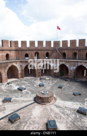 Blick von oben auf den roten Turm Kizil Kule in Alanya Stadt Stockfoto