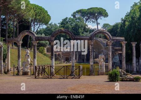 Ansicht der Canopus Kolonnade in Hadrians Villa (Villa Adriana), Tivoli, Italien Stockfoto