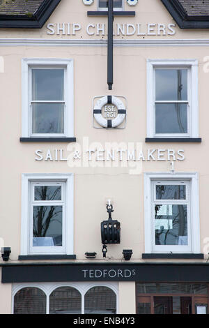 Irland, Norden, Belfast, äußere Tedfords Restaurant besetzen eine ehemalige Ship Chandlers Gelände am Dongall Quay. Stockfoto