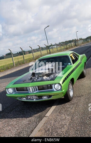 Plymouth Barracuda in innerstädtischer Lage mit einer durchsichtigen Haube. Stockfoto