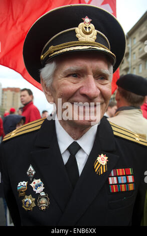 Moskau, Russland. 1. Mai 2015. Veteran beteiligt sich an Rallye Mayday Feier in Moskau gewidmet. Bildnachweis: Anna Sergeeva/ZUMA Draht/Alamy Live-Nachrichten Stockfoto