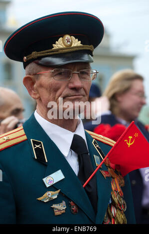 Moskau, Russland. 1. Mai 2015. Veteran beteiligt sich an Rallye Mayday Feier in Moskau gewidmet. Bildnachweis: Anna Sergeeva/ZUMA Draht/Alamy Live-Nachrichten Stockfoto