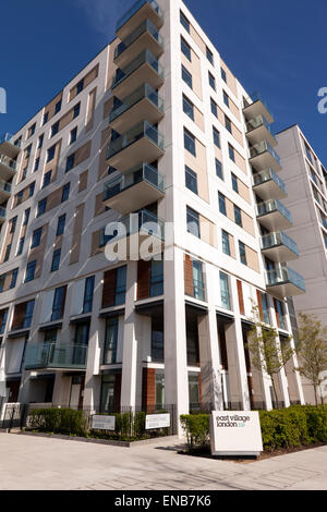 Vergrößerte Ansicht des East Village, Olympic Park Avenue, Stratford, London Stockfoto