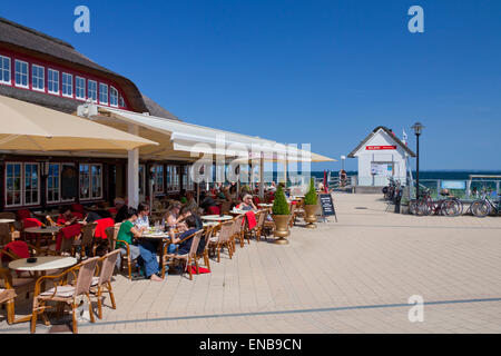 Café-Restaurant an der Promenade im Seebad Haffkrug, Scharbeutz, Schleswig-Holstein, Deutschland Stockfoto