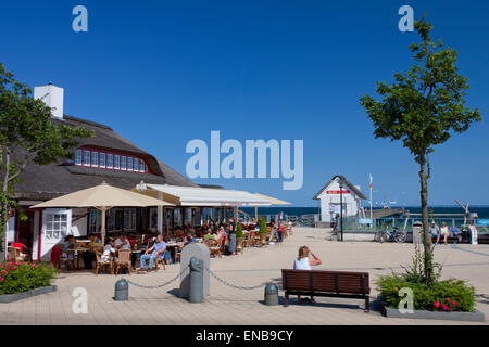 Café-Restaurant an der Promenade im Seebad Haffkrug, Scharbeutz, Schleswig-Holstein, Deutschland Stockfoto