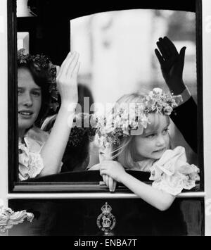 Hochzeit von Prinz Charles und Diana Spencer, 29. Juli 1981. Clementine Hambro, die jüngste Brautjungfer auf fünf Jahre alt, auf dem Weg nach St. Pauls. Auch. 13 Jahre Indien Hicks. Stockfoto