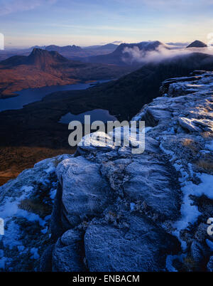 Stac Pollaidh, Cul Mor, Suilven und Quinag betrachtet aus dem Gipfelgrat auf Ben mehr Coigach, Inverpooly, Ullapool, Schottland Stockfoto