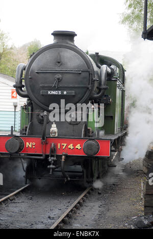 Dampflokomotive sitzt in der North Yorkshire Moors Railway, Grosmont-Plattform. Stockfoto