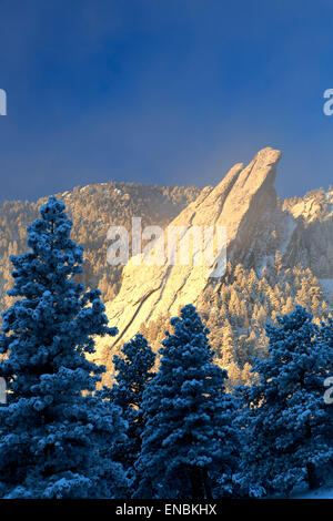 Flatirons schneebedeckt, Boulder Open Space und Mountain Park, Boulder, Colorado USA Stockfoto