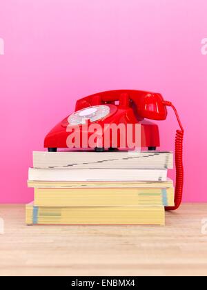 Eine Nahaufnahme der Telefonbücher Stockfoto