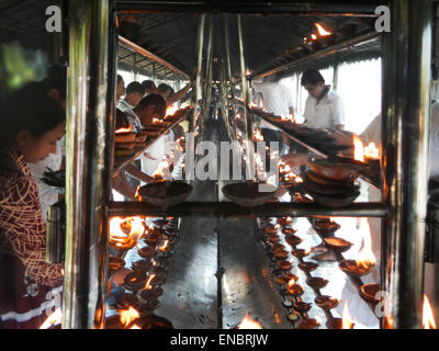 Sri Lanka, Zentrum der Provinz, Kandy, der Buddha Zahntempel (Sri Dalada Maligawa), Ort, wo die Pilger hetztet brennen, Stockfoto